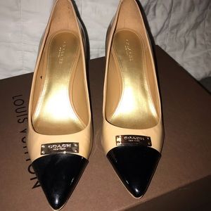 Coach tan/black patent pumps